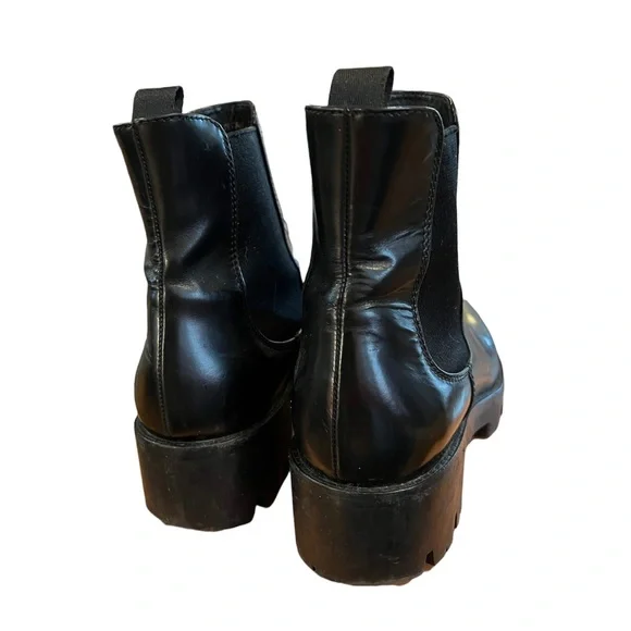 Classic PRADA Chelsea boots! Like new! - Picture 4 of 4